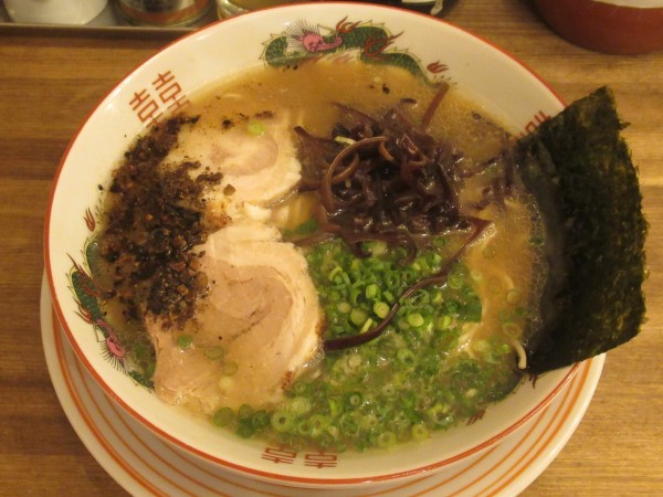 「濃厚豚骨玉名ラーメン（950円）」@濃厚豚骨 くまめん 神田店の写真