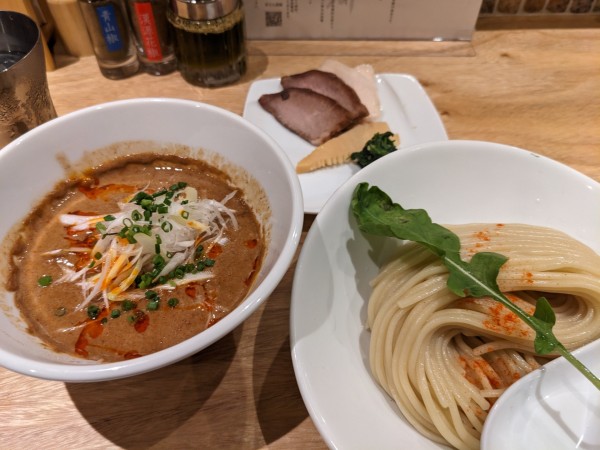 「赤つけ麺」@麺屋 周郷 神田店の写真