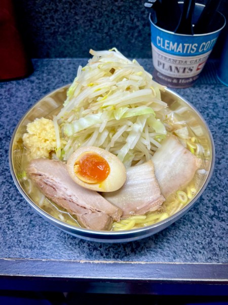 「ラーメン　野菜増しにんにく　背脂トッピングダブル」@らーめん 汁なし 兄貴んちの写真