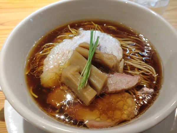 「醤油の純鶏そば900円」@自家製麺 うろたの写真