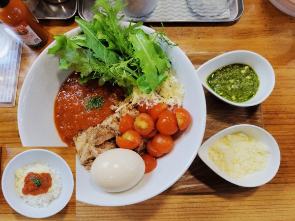 「トマトまぜそばS+〆のﾄﾏﾄﾘｿﾞｯﾄ+ﾊﾞｼﾞﾙ+粉ﾁｰｽﾞ」@アメノオトの写真