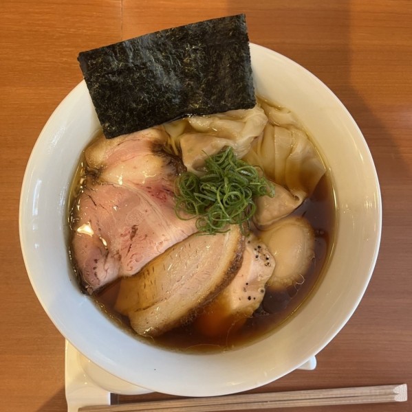 「醤油特製ラーメン」@自家製手もみ麺 鈴ノ木の写真