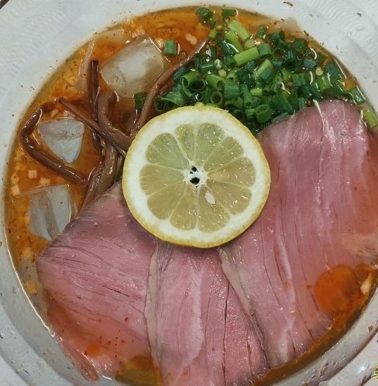 「【季節限定】冷やし旨辛牛肉麺　１１５０円」@自家製麺SHINの写真