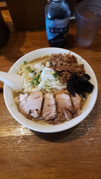 「煮干しそば(大)＋チャーシュー＋豚ほぐし」@中村屋総本山の写真