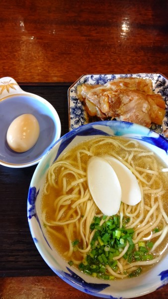 「軟骨ソーキそば」@沖縄そば 海産物料理店 楚辺の写真