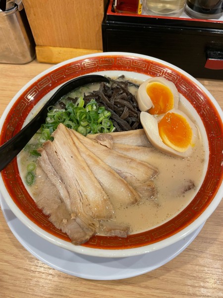 「博多　白　全部乗せ」@博多らーめん長風 新秋津店の写真