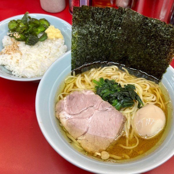 「らーめん 並＋海苔＋サービスライス＆味玉」@横浜ラーメン 武蔵家 大宮店の写真