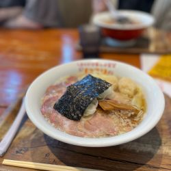 背脂ワンタン煮豚ラーメン
