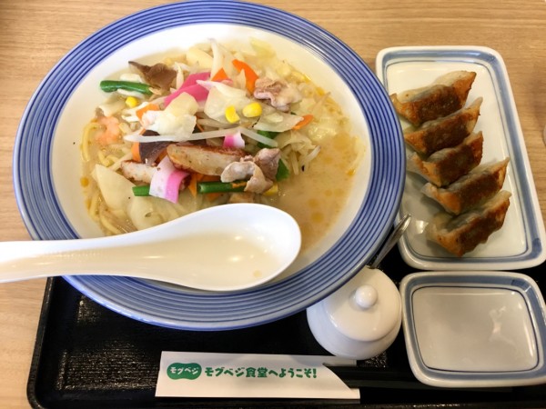 「長崎ちゃんぽん(720¥、餃子260¥)」@長崎ちゃんぽん リンガーハット 宇都宮梁瀬店の写真