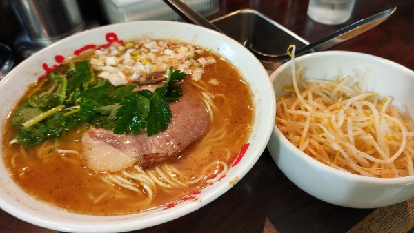 「しおらーめん・麺大盛り・もやし ￥1,140」@なんつッ亭 参 川崎店の写真