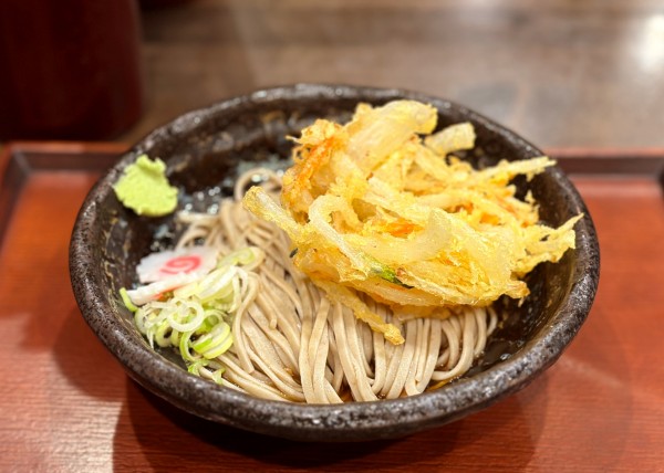「天ぷらそば・冷(550円)」@蕎麦 冷麦 嵯峨谷 神田小川町店の写真