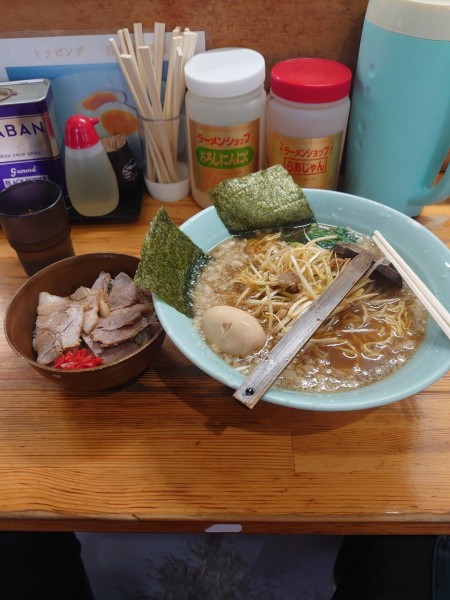 「ネギラーメン中盛り味玉  チャーシュー丼」@ラーメンショップ 椿 上彦川戸店の写真