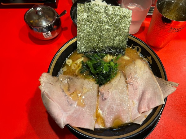 「朝ラーメン (中) 780円　チャーシュー3枚  200円」@横浜家系ラーメン 志田家 蒲田店の写真