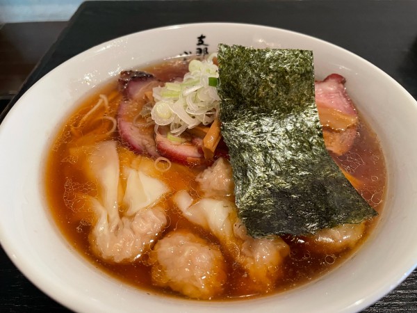 「チャーシューワンタンメン　醤油　ワンタン5ヶ」@支那ソバ 小むろの写真