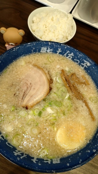 「ラーメン正油(900円税込)＋ライス(100円税込)」@東京環七ラーメン じょっぱりの写真