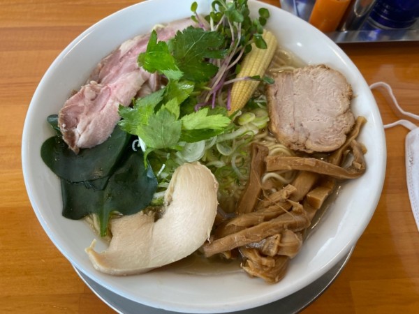 「(限定)あっさりだけどコクのある塩ラーメン」@麺響 松韻の写真