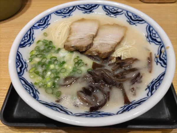 「博多らーめん」@由丸 丸の内店の写真