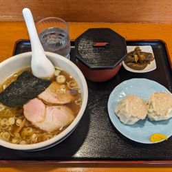 らーめん、シュウマイ　970円