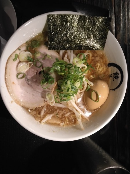 「背脂豚骨醤油ラーメン」@らーめん愉悦処 鏡花の写真