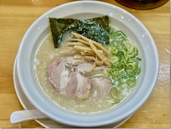 純とんこつ(カタ)(750円→プレオープン中につき500円)