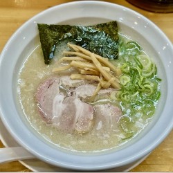 純とんこつ（カタ）（750円→プレオープン中につき500円）