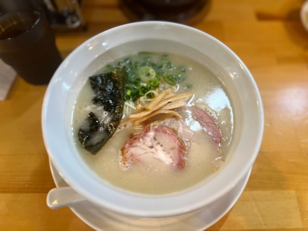 「純とんこつ(バリカタ)500円【プレ価格】＋替玉100円」@麺処Ⅿの写真