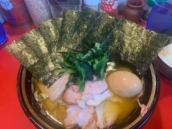 「中盛チャーシューメン＋海苔＋味玉＋ライス」@家系総本山 ラーメン吉村家の写真