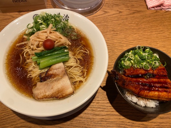 「醤油らぁめん900円+名物うなぎ丼380円」@らぁ麺 善治 赤羽店の写真