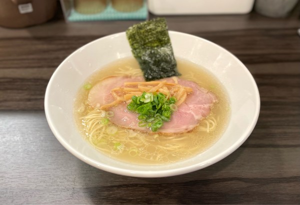 「淡麗豚骨塩らーめん ¥900」@淡麗豚骨 TSUCHINOTOMIの写真