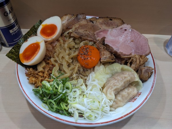 「地鶏と濃い玉のまぜそば➕特盛➕アプリコンプ特典特製」@手揉み中華そば 中村の写真