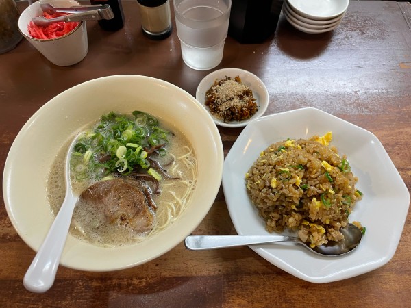 「博多豚骨ラーメンセット」@幸心堂の写真