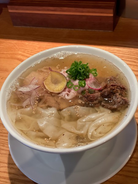 「純手揉み雲呑肉そば」@麦の空 GACHI SOBA DOJOの写真