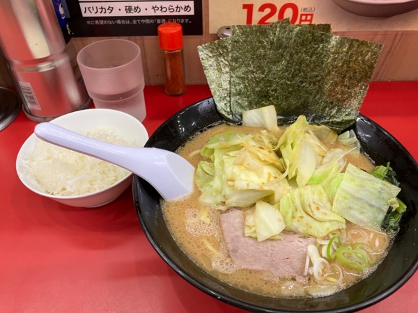 「豚骨醤油＋大盛り＋キャベツ」@赤羽らーめん 粋の写真