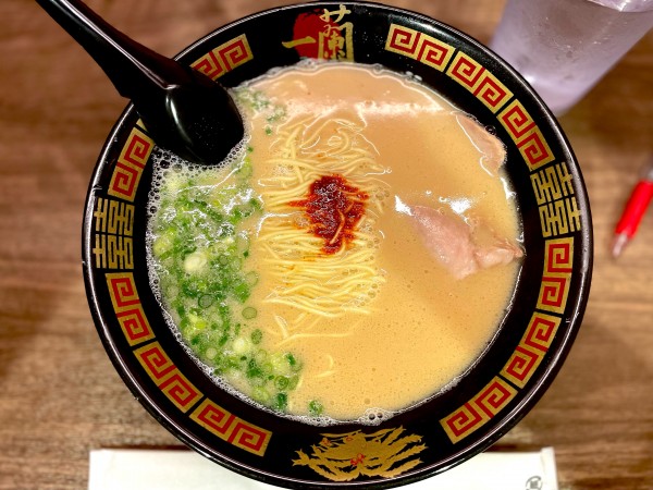 「天然とんこつラーメン　980」@一蘭 アトレ上野 山下口店の写真