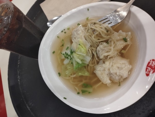 「Wantan mami with drink(約¥340)」@chowking超鮮 マニラ空港第3ターミナル店の写真