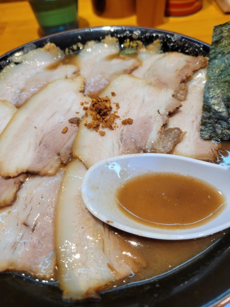 「鷲掴み豚骨、トッピングチャーシュー」@あなたの心を鷲掴みの写真