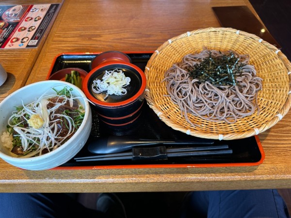 「龍馬のたたき丼定食(並盛・冷たいそば)1,060円」@信州そば処 そじ坊 高崎モントレー店の写真