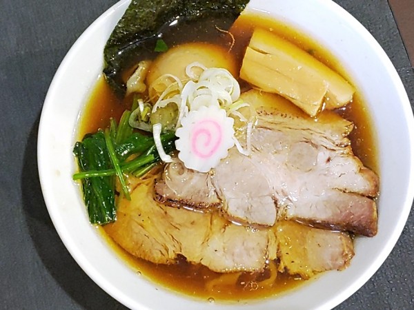 「醤油ら～麺＋味玉」@手打ち 蓮の写真