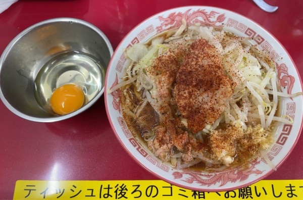 「麺半分豚1枚＋生卵」@ラーメン二郎 越谷店の写真