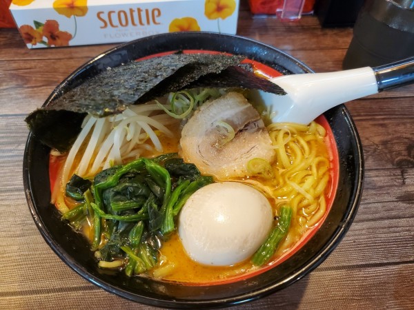 「赤丸+もやし」@横濱とんこつ TUKASA 弥生町店の写真