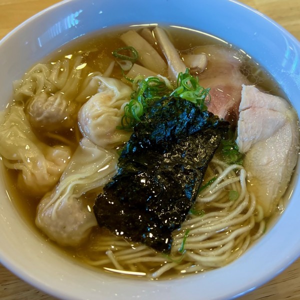 「肉と海老ワンタン麺（白）」@支那そば くろ田の写真