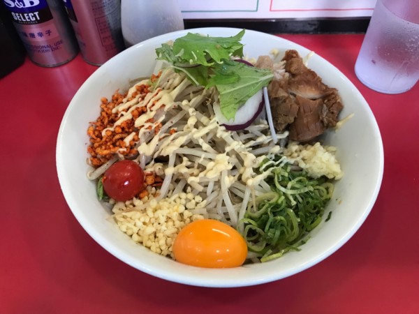 「冷やしまぜそば（少なめ）200g950円」@用心棒 本号の写真