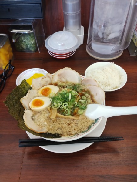 「全部のせラーメン　税抜960円」@ラーメン 魁力屋 鶴見駒岡店の写真