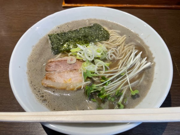 「濃厚煮干そば」@麺処 遊 蕨店の写真