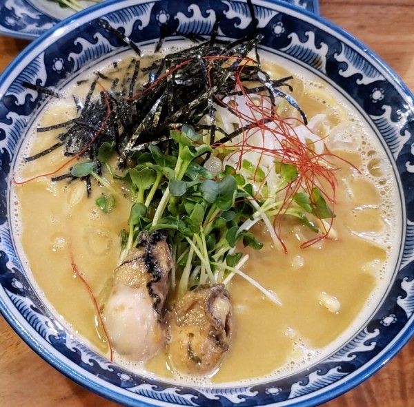「牡蠣・拉麺 ９５０円他」@麺や佐市の写真