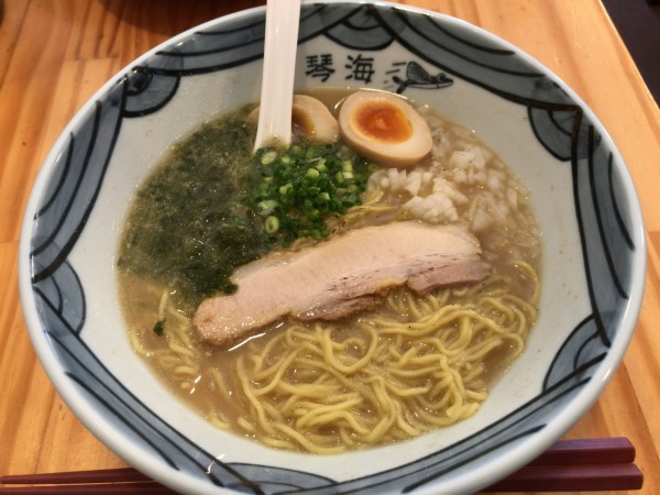 「ランチらーめんA(琴海らーめん+からあげ3つ+選べる半ライス」@長崎らーめん 琴海の写真