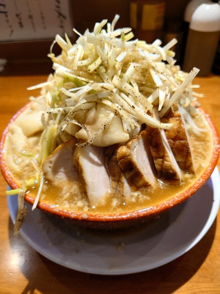 「ラーメン豚6 ネギ  野菜マシ  アブラマシ」@らーめん バリ男 大森店の写真