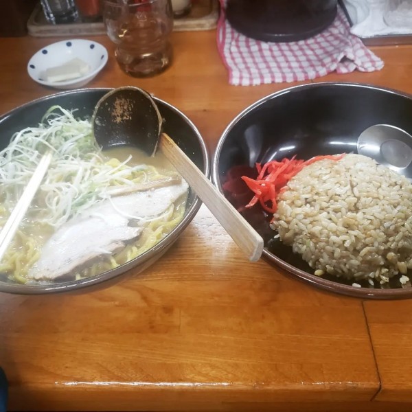 「信州(ハーフ)ら～めん バター チャーハン」@らーめん信玄 南6条店の写真