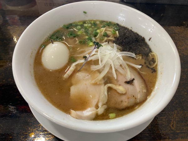 「ニボ白湯・味玉」@麺や 柴ちゃんちの写真