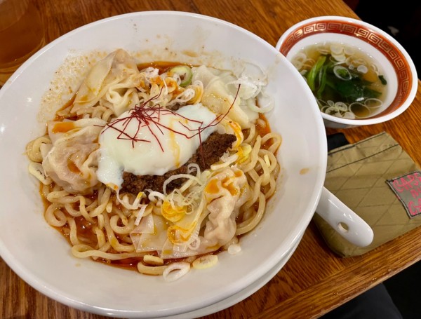 「雲呑入り汁なし担々麺＋揚げ海老わんたん」@広州市場 五反田店の写真
